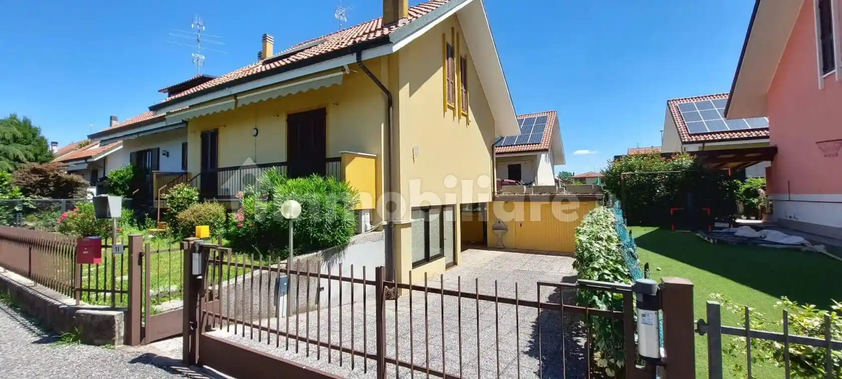 Villa in vendita a Casirate d'Adda