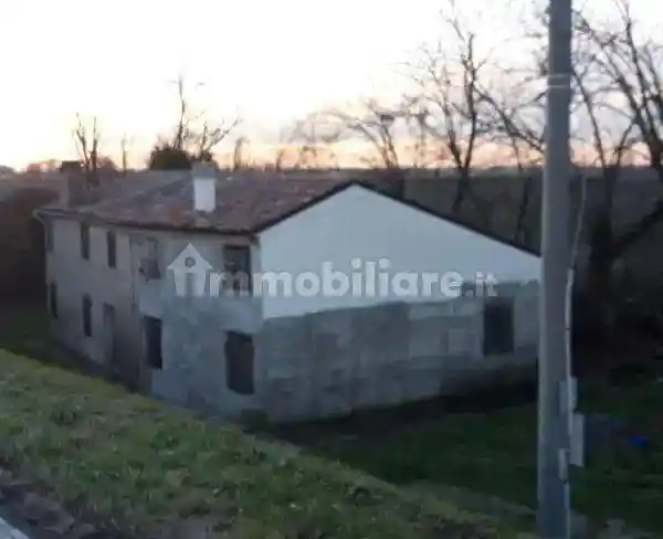 Casa indipendente in vendita a Bondeno