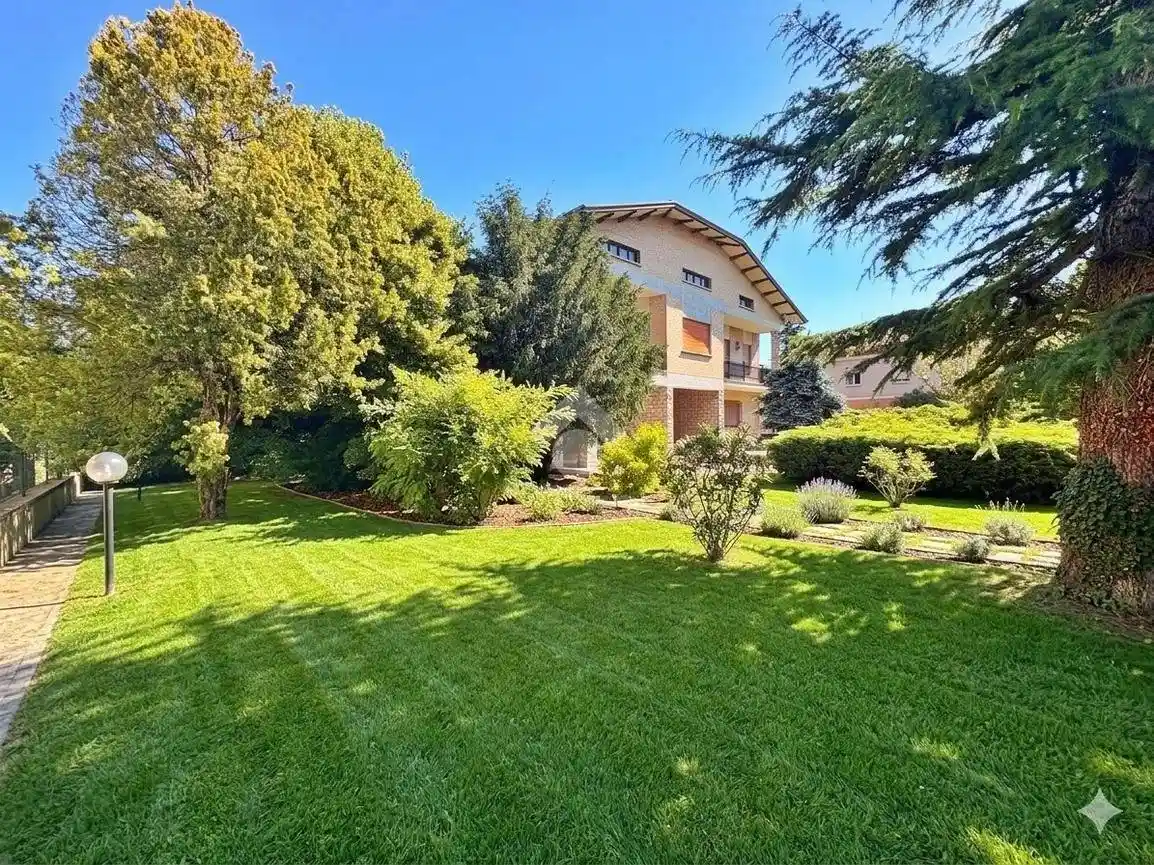 Villa in vendita a Fossato di Vico