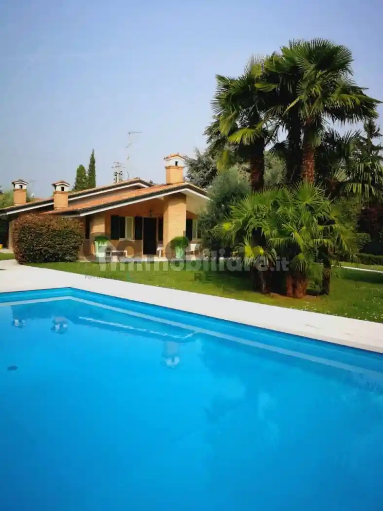 Villa in vendita a Soiano del Lago