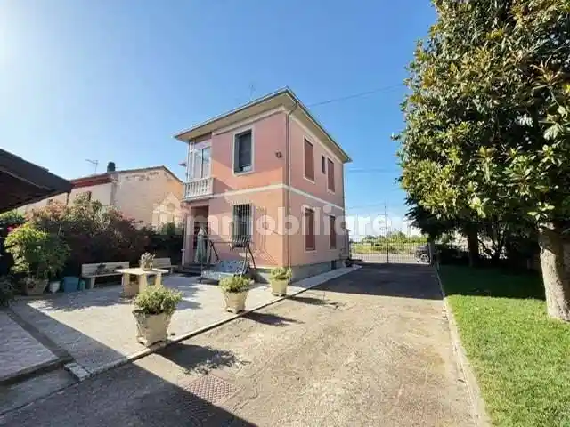 Casa indipendente in vendita a Alessandria