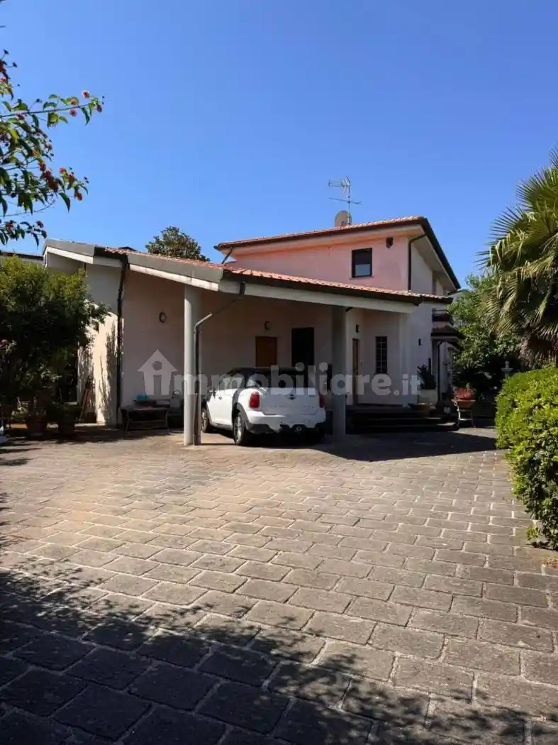 Villa in vendita a Nettuno