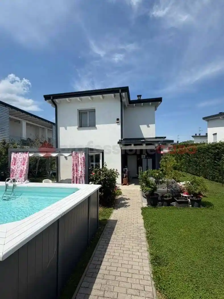 Villa in vendita a Arona