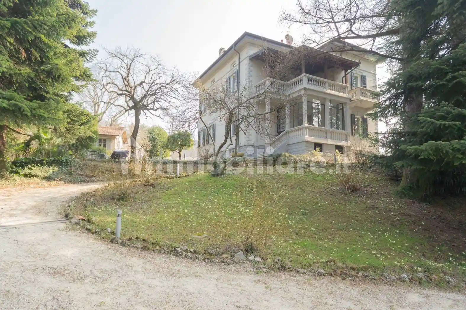 Villa in vendita a Gemonio