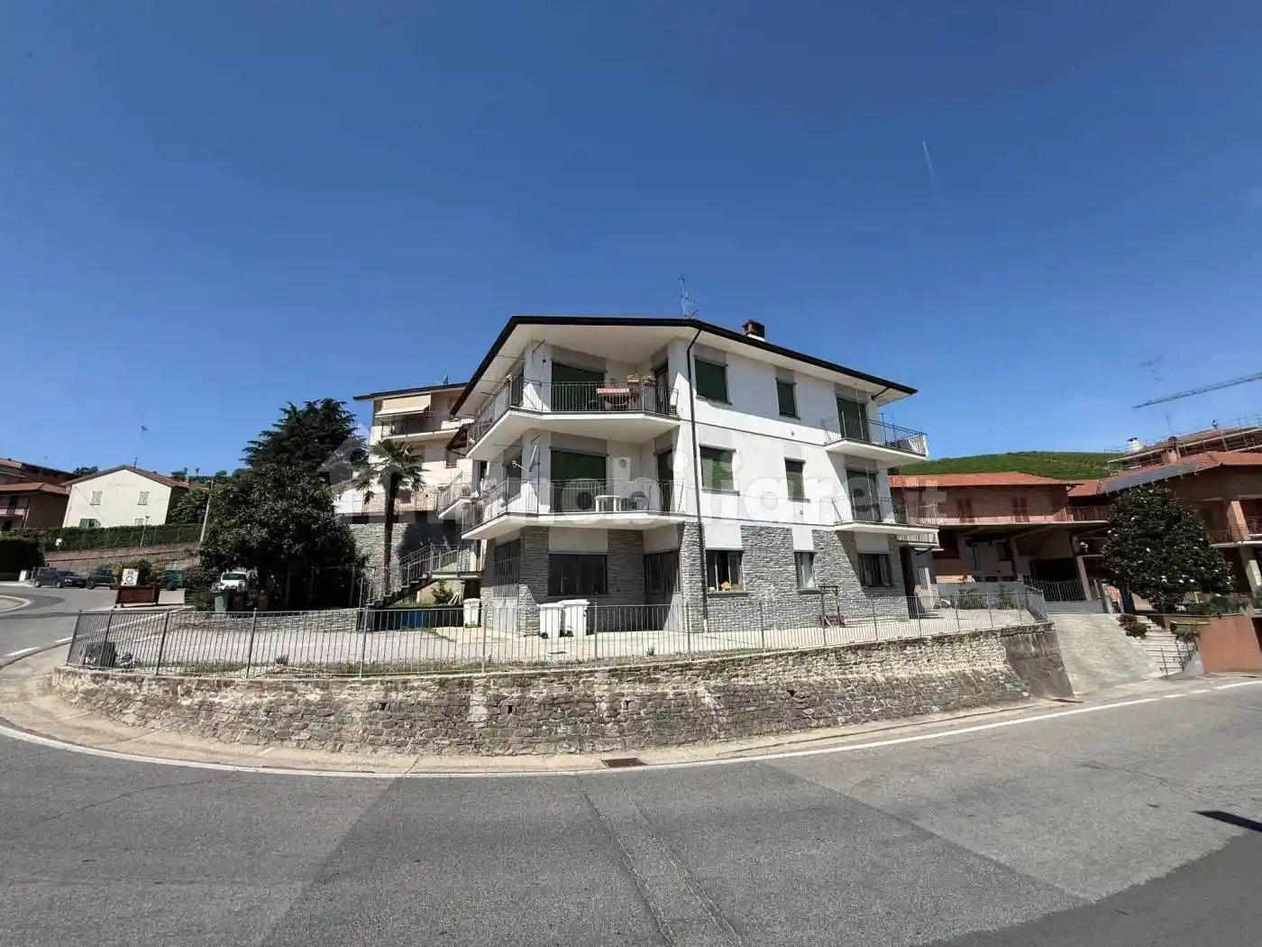 Palazzo - Edificio in vendita a Barolo