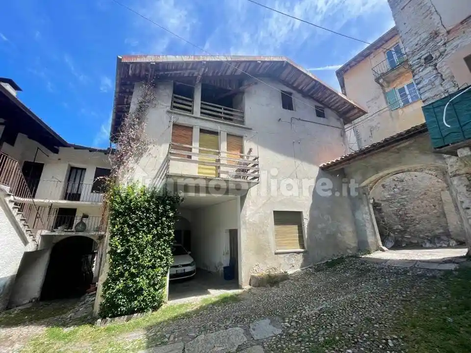 Casa indipendente in vendita a Azzio