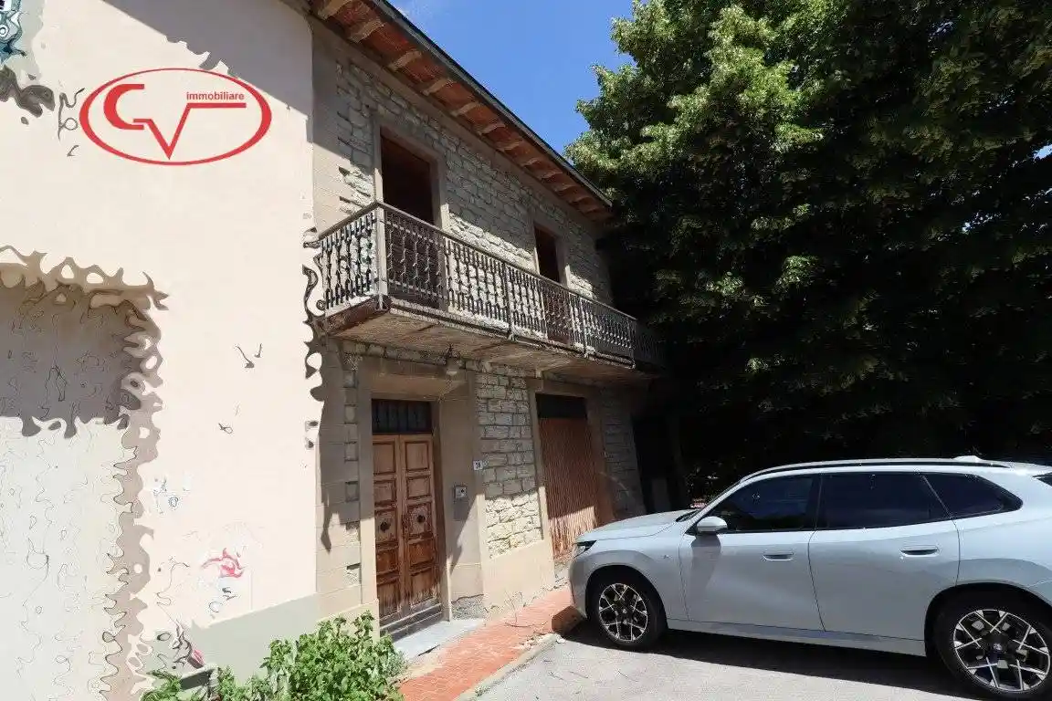 Casa indipendente in vendita a Bucine