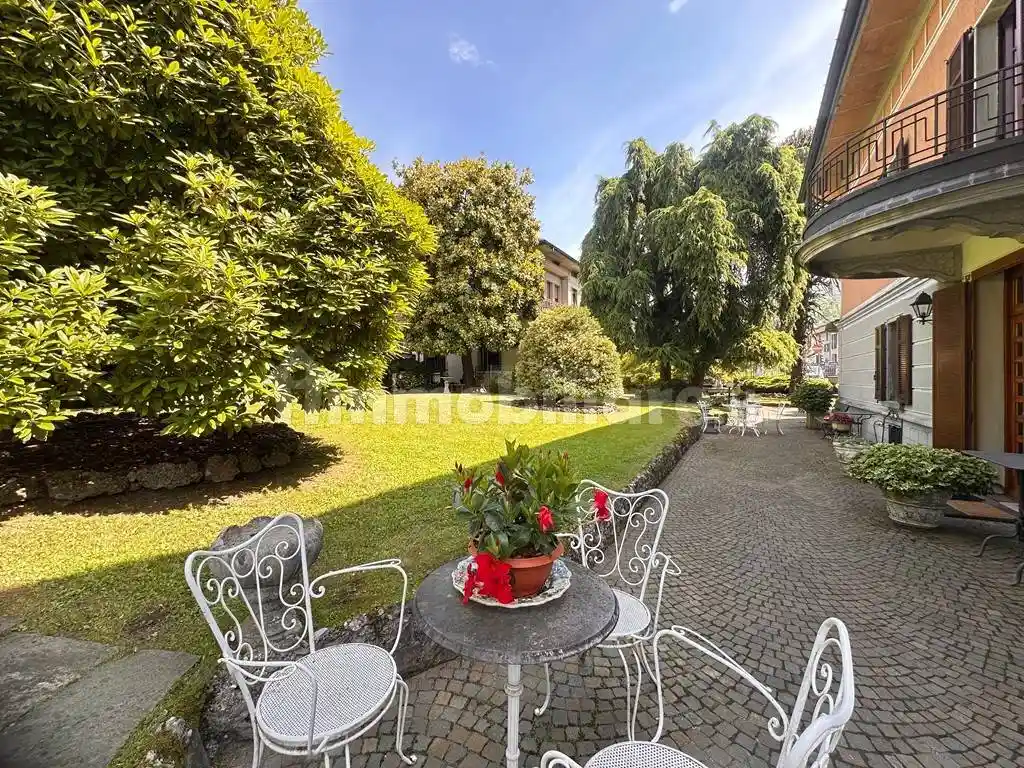 Villa in vendita a Cocquio-Trevisago