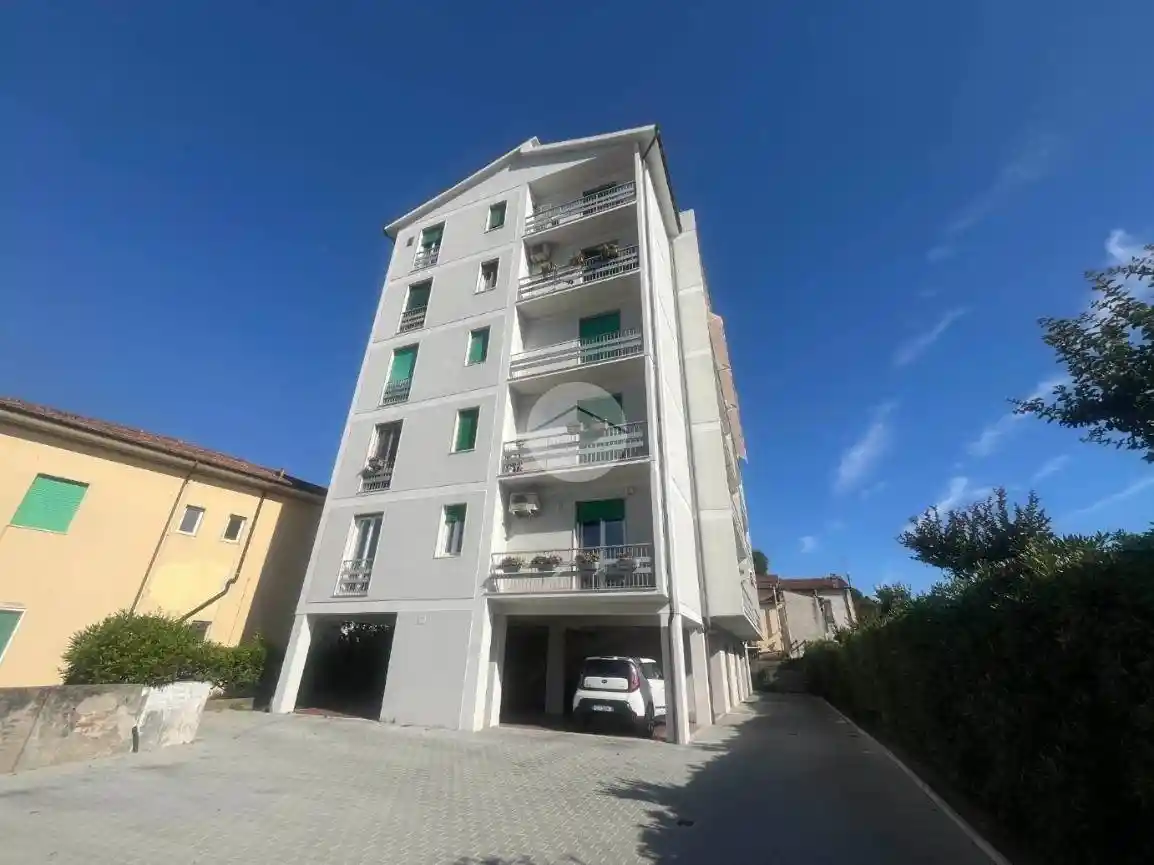 Appartamento in vendita a Viareggio