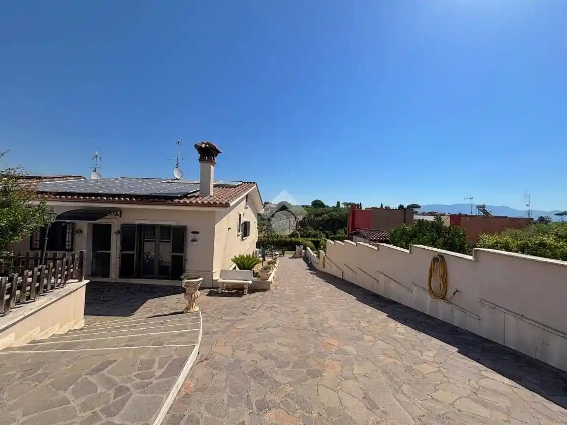 Villa in vendita a Genzano di Roma