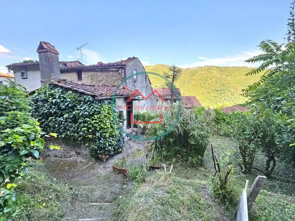 Casa indipendente in vendita a Villa Basilica
