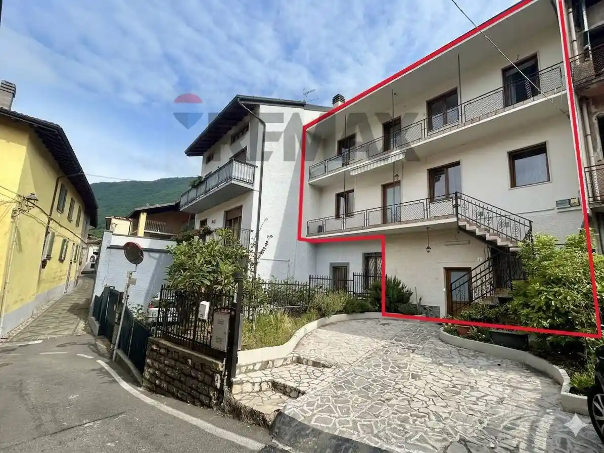 Casa indipendente in vendita a Endine Gaiano