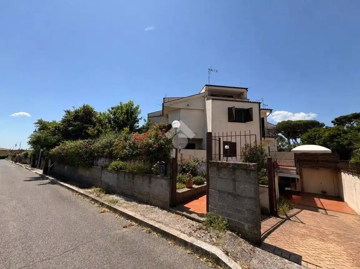 Villa in vendita a Lariano