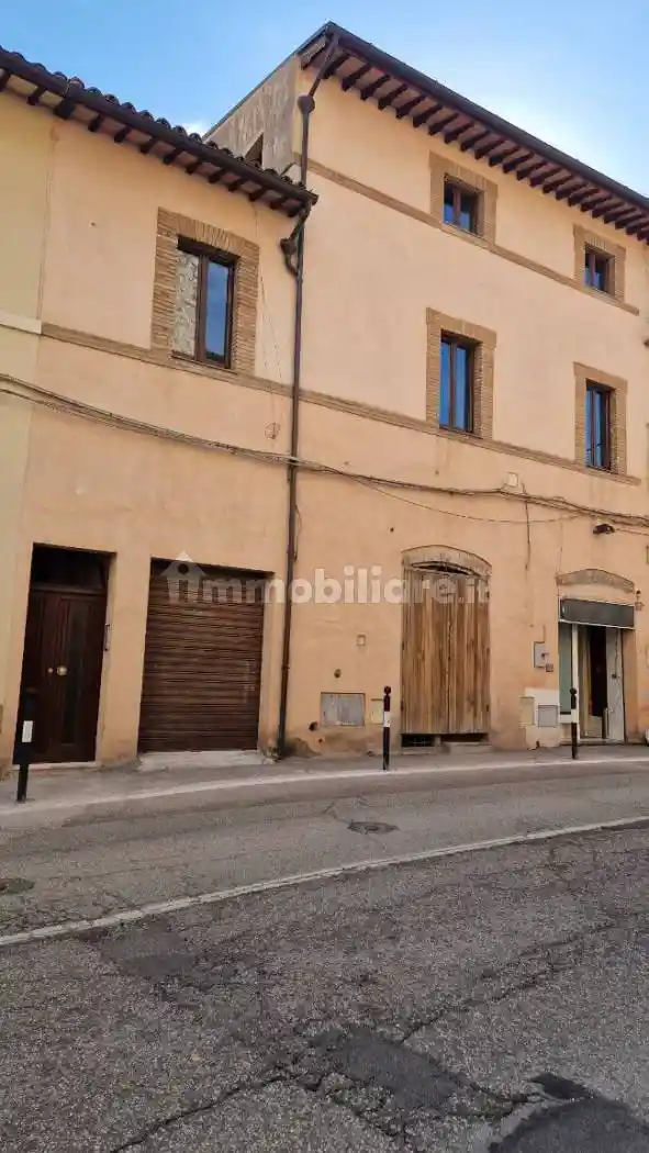 Casa indipendente in vendita a Foligno