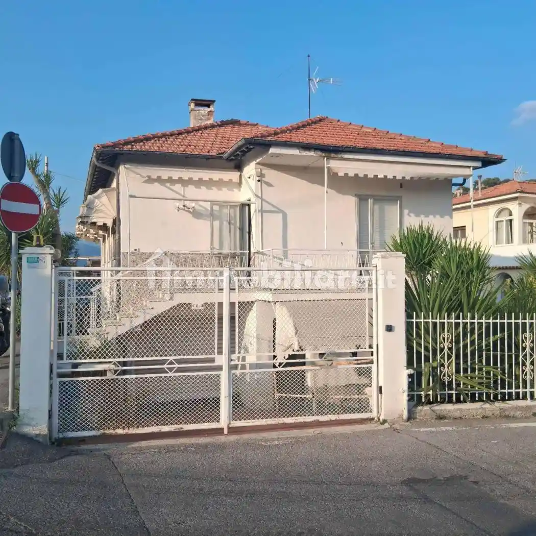 Casa indipendente in vendita a Camporosso