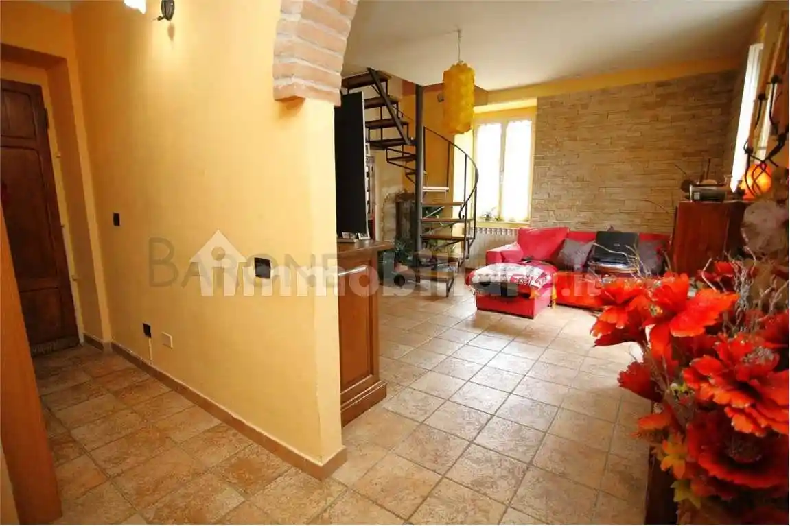 Casa indipendente in vendita a Massa
