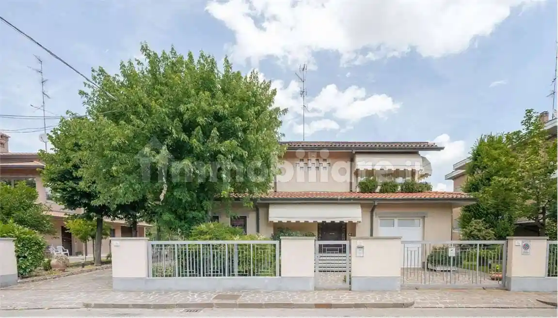 Villa in vendita a Carpi