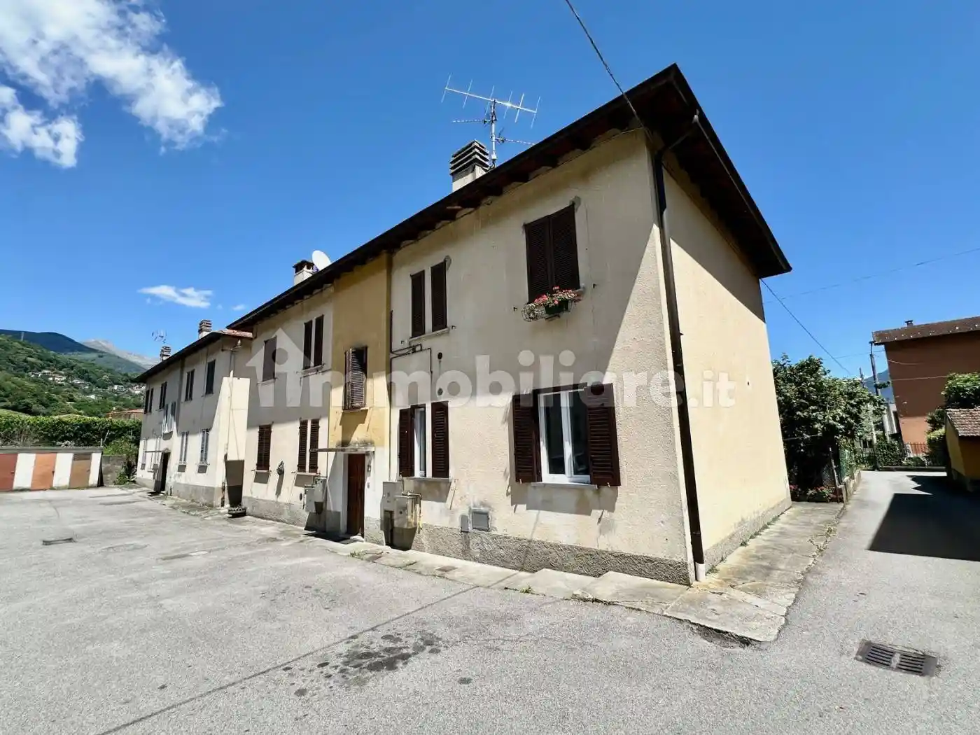 Appartamento in vendita a Dongo