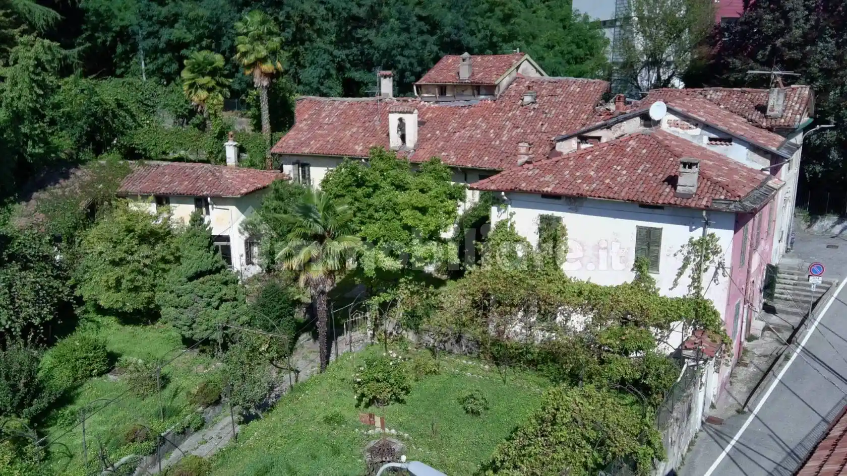 Casa indipendente in vendita a Montano Lucino