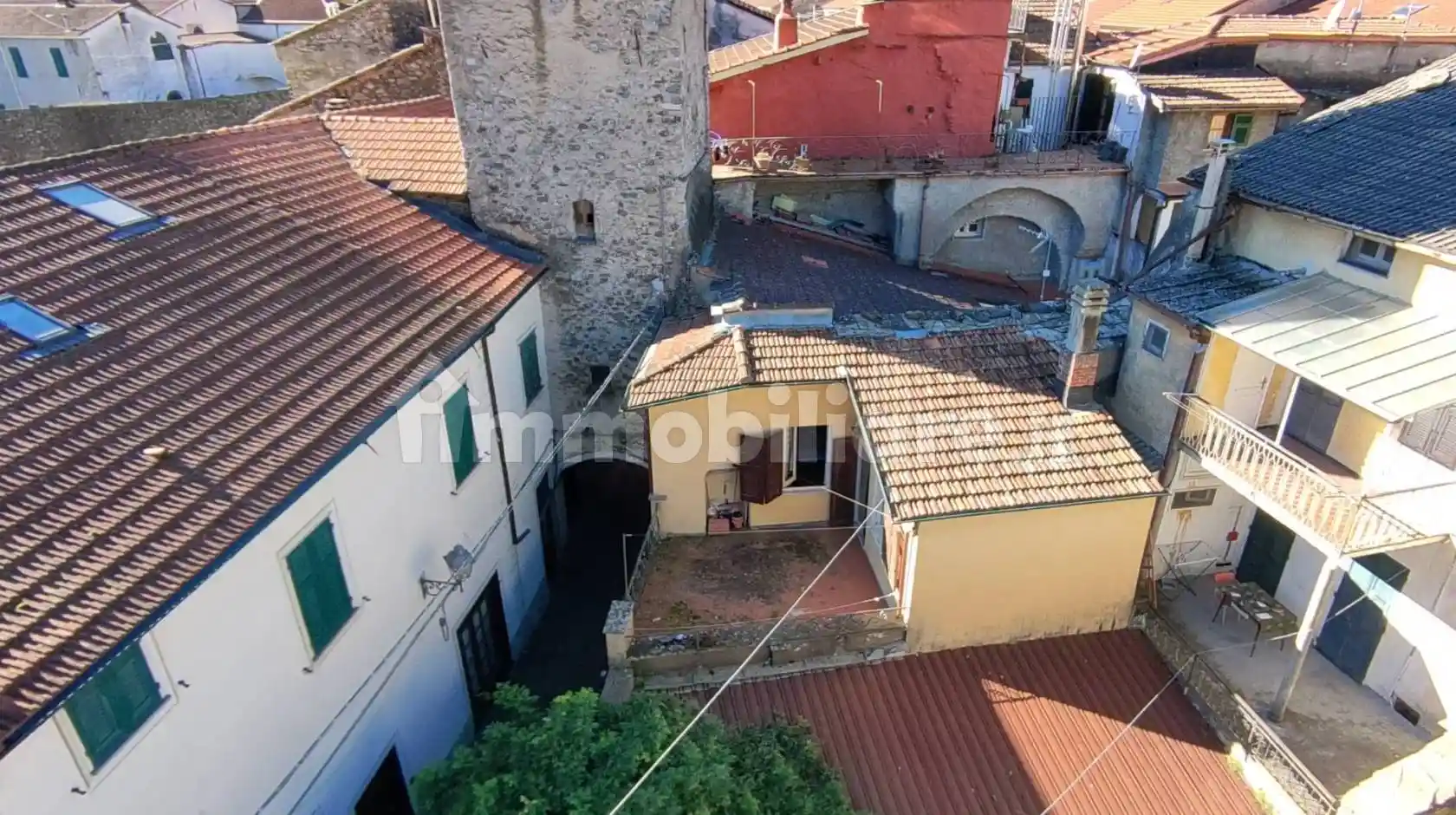 Casa indipendente in vendita a Varese Ligure