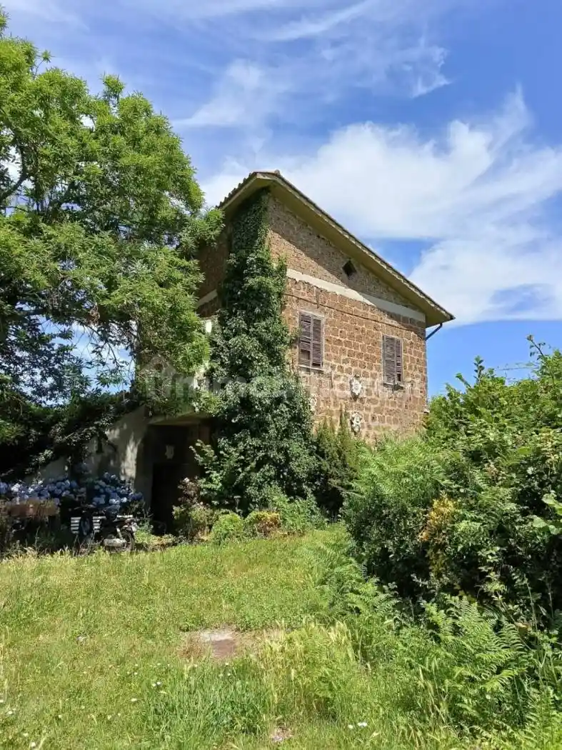 Rustico - Casale in vendita a Ronciglione