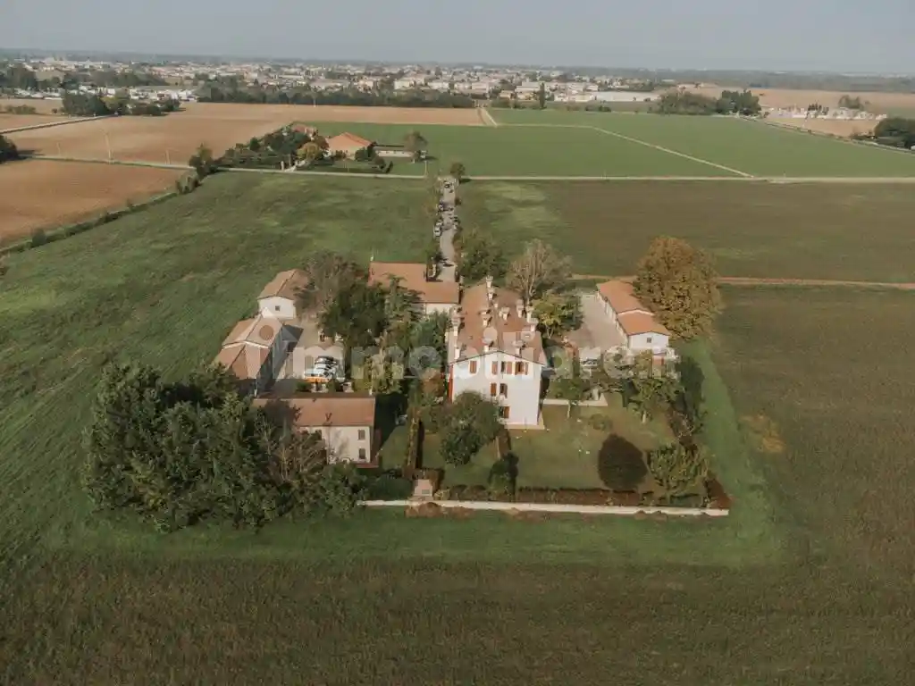 Villa in vendita a Borgo Virgilio
