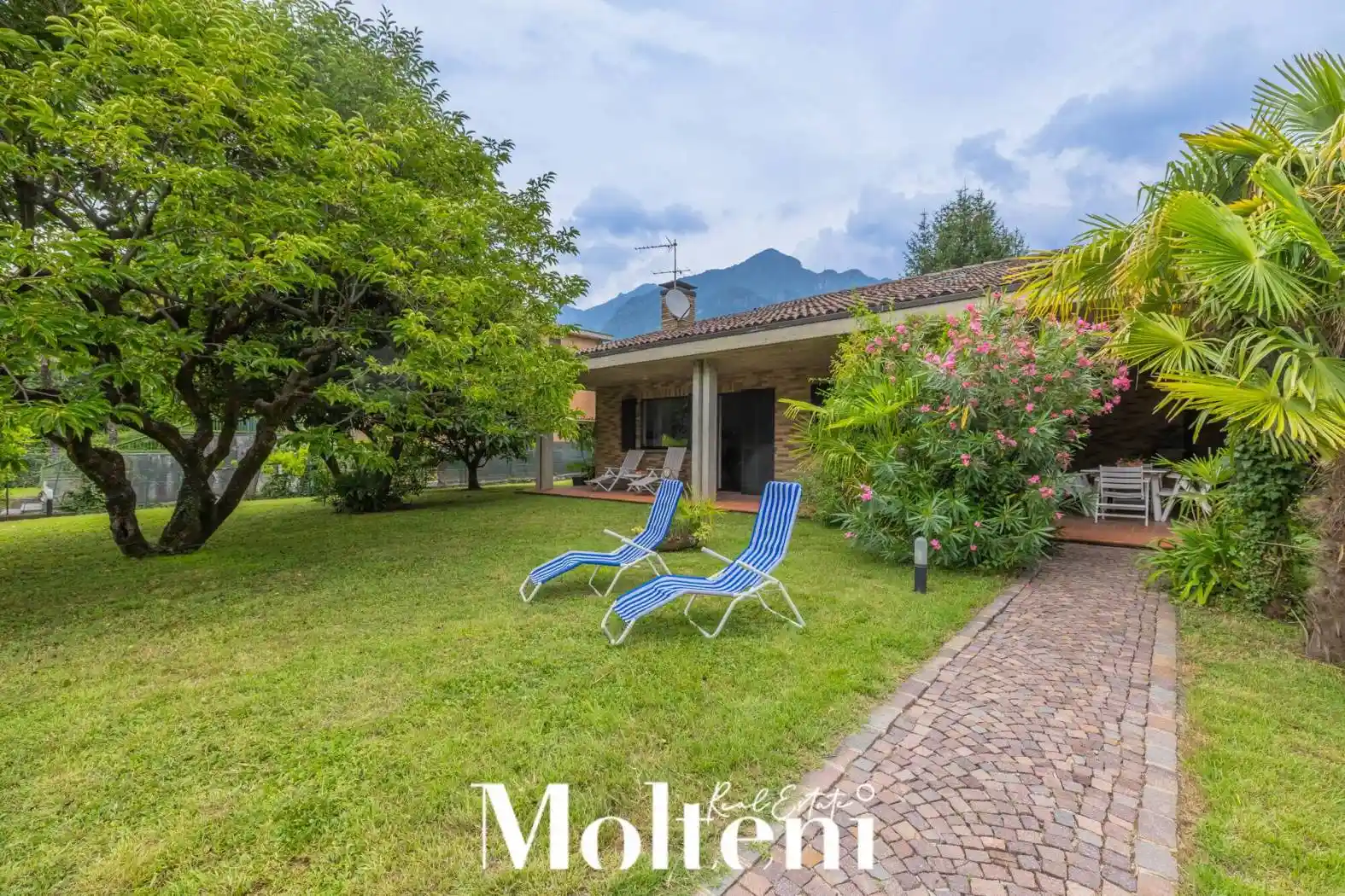 Villa in vendita a Mandello del Lario