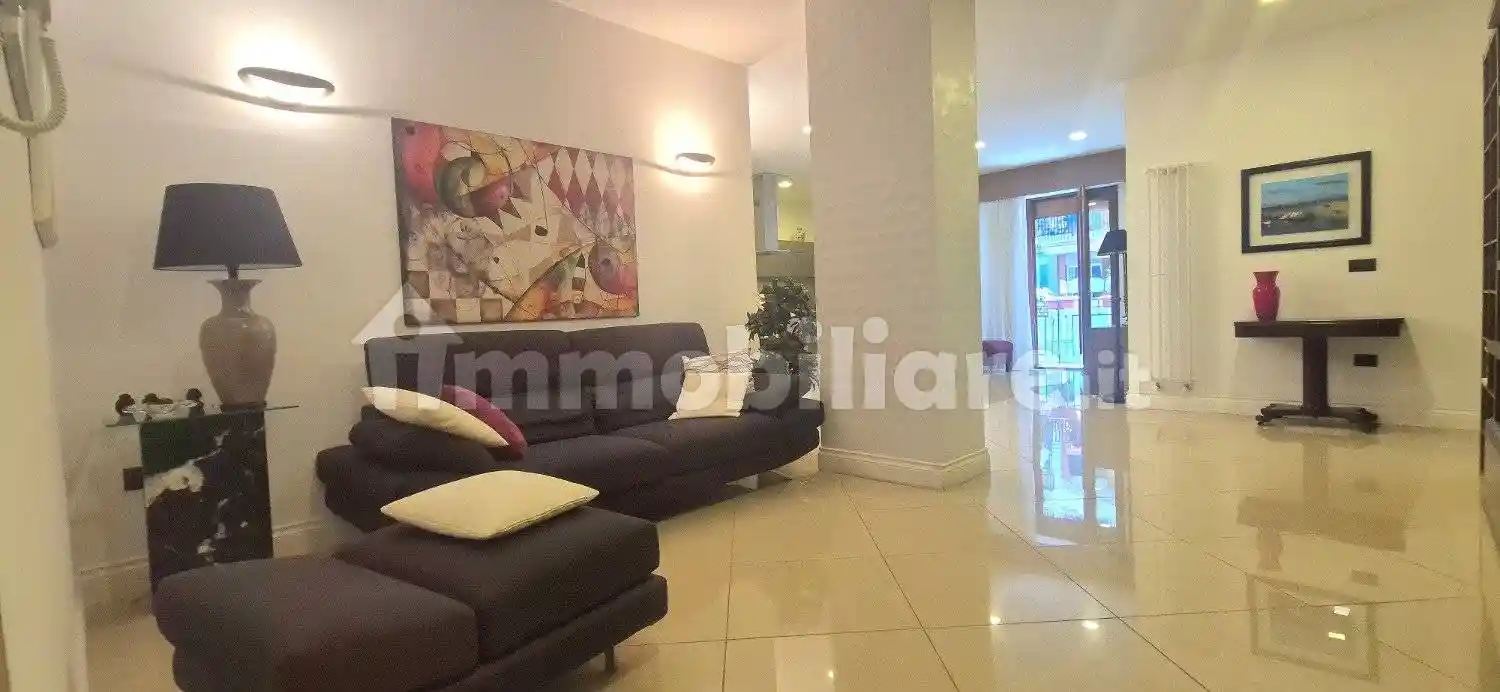 Appartamento in vendita a Napoli