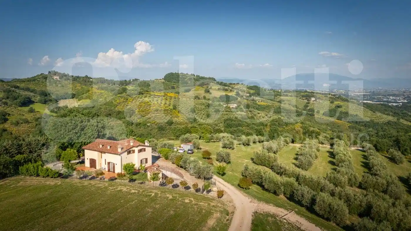 Casa indipendente in vendita a Perugia
