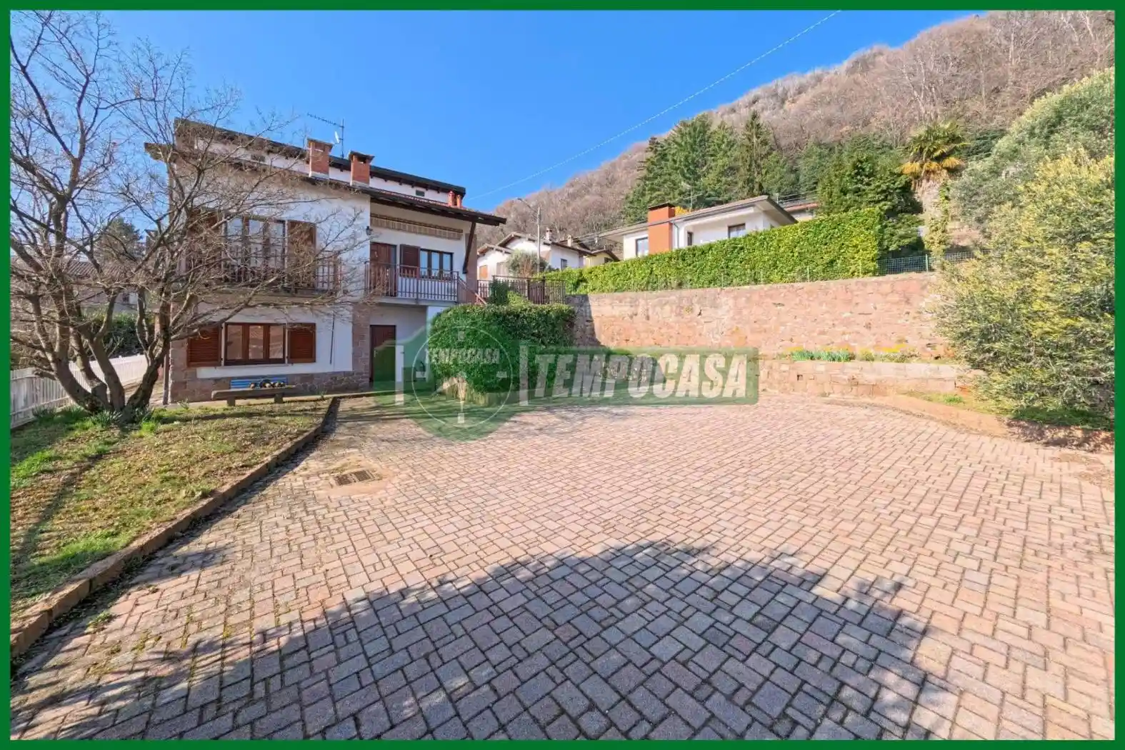 Villa in vendita a Cuasso al Monte