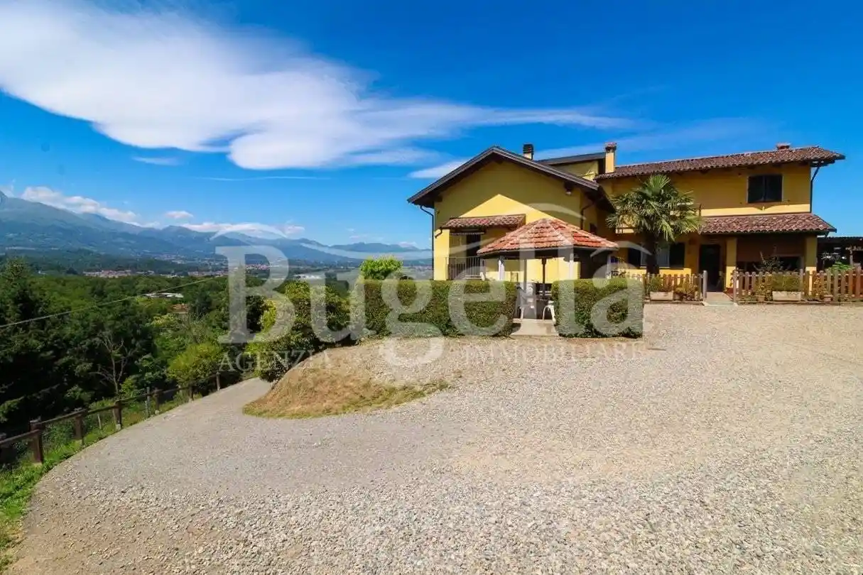 Villa in vendita a Zubiena