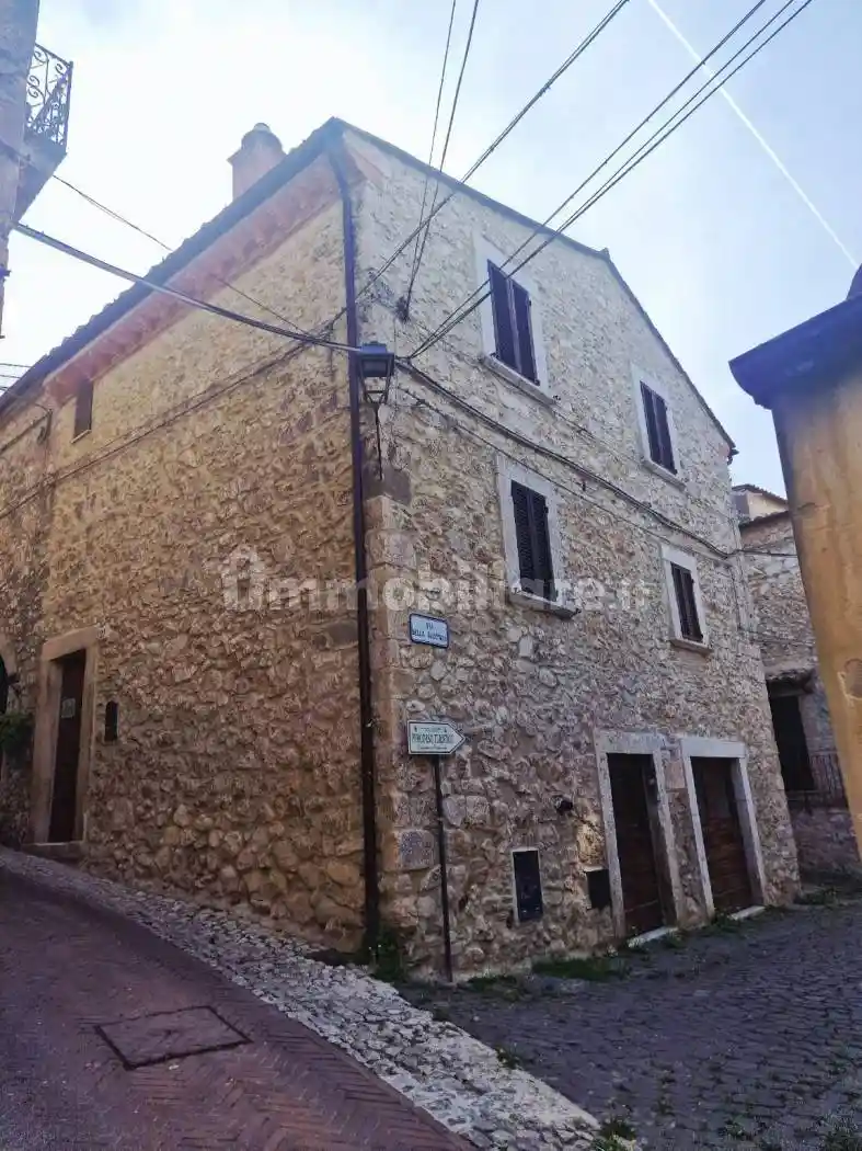 Casa indipendente in vendita a Lugnano in Teverina