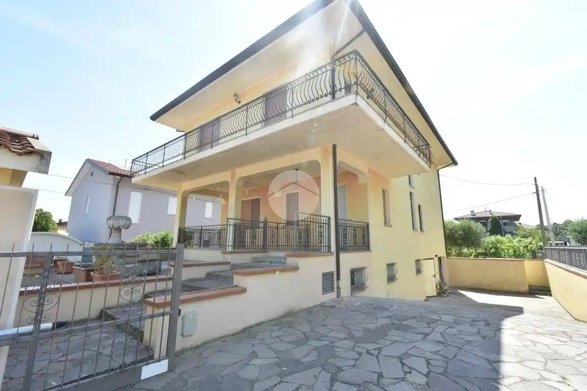 Villa in vendita a Santarcangelo di Romagna