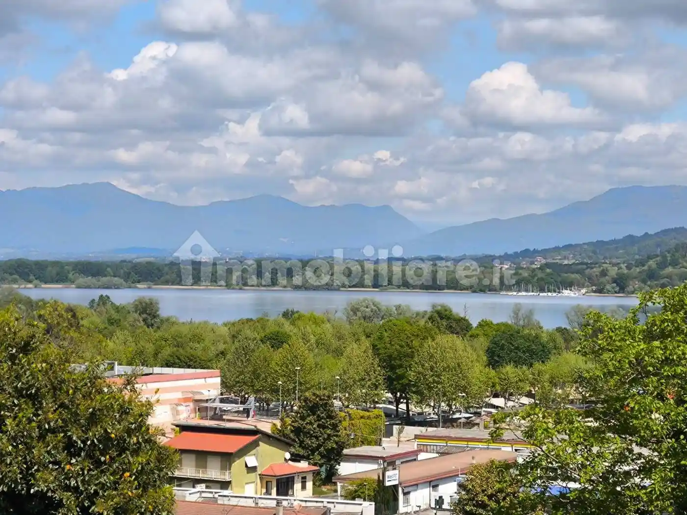 Rustico - Casale in vendita a Dormelletto