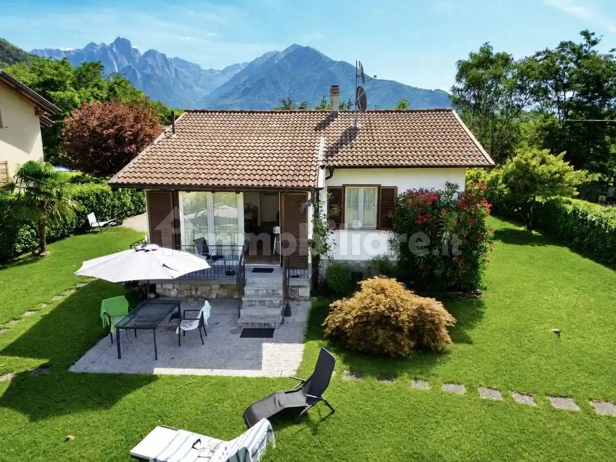 Villa in vendita a Sorico