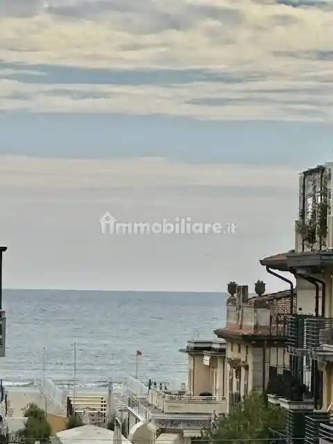 Appartamento in vendita a Viareggio