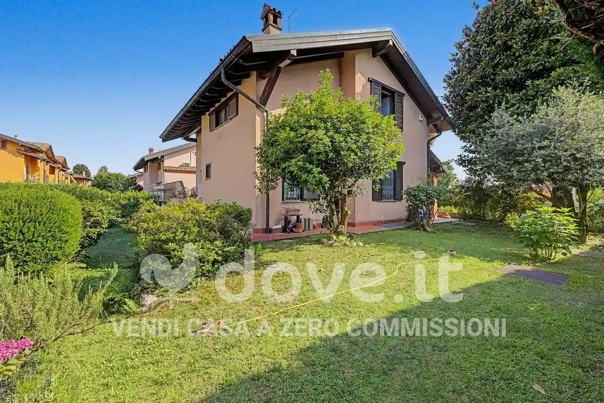 Villa in vendita a Sesto Calende