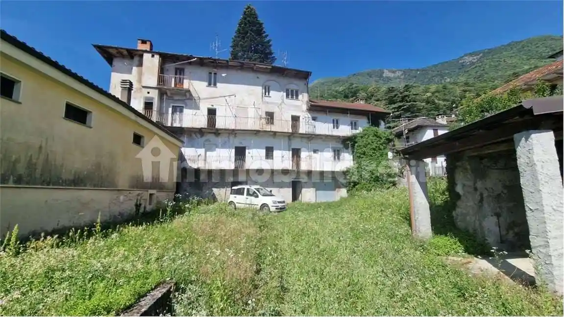 Palazzo - Edificio in vendita a Gravellona Toce