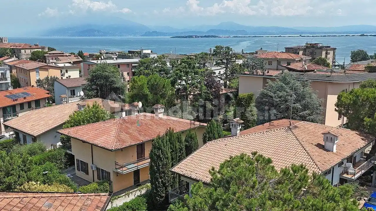 Villa in vendita a Desenzano del Garda
