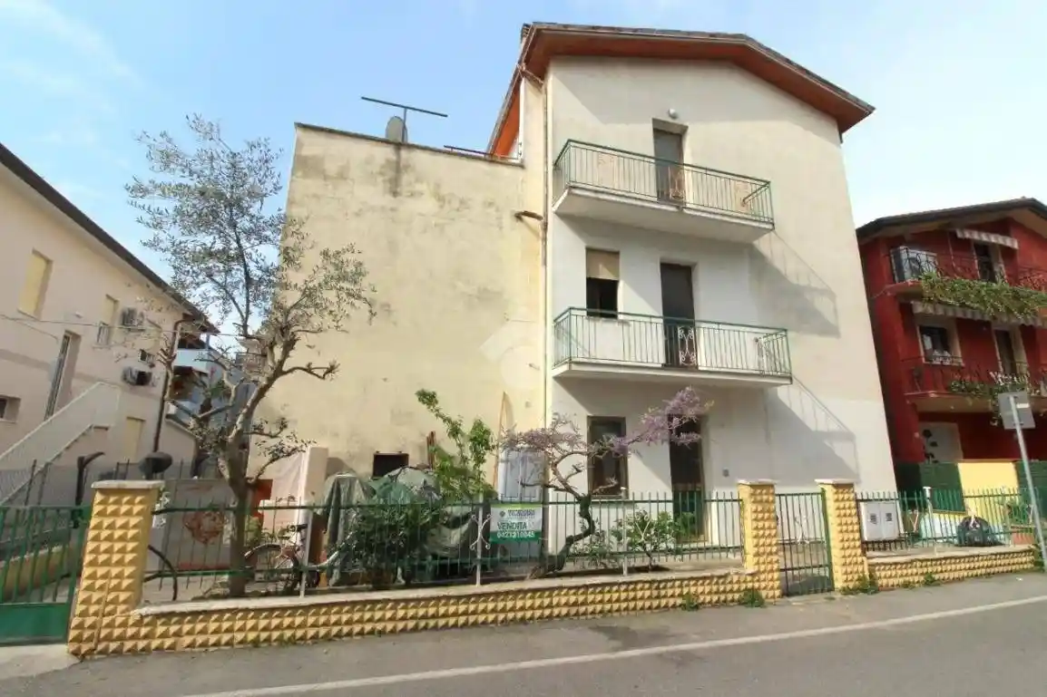 Palazzo - Edificio in vendita a Caorle