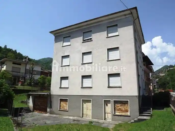 Villa in vendita a Val Brembilla