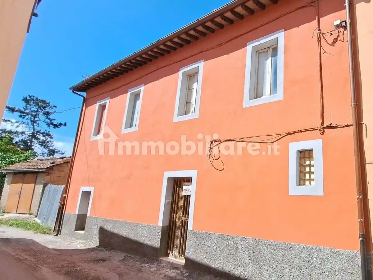 Casa indipendente in vendita a Spoleto