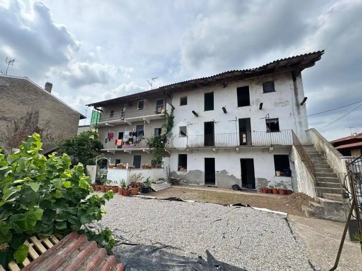 Casa indipendente in vendita a Bellinzago Novarese