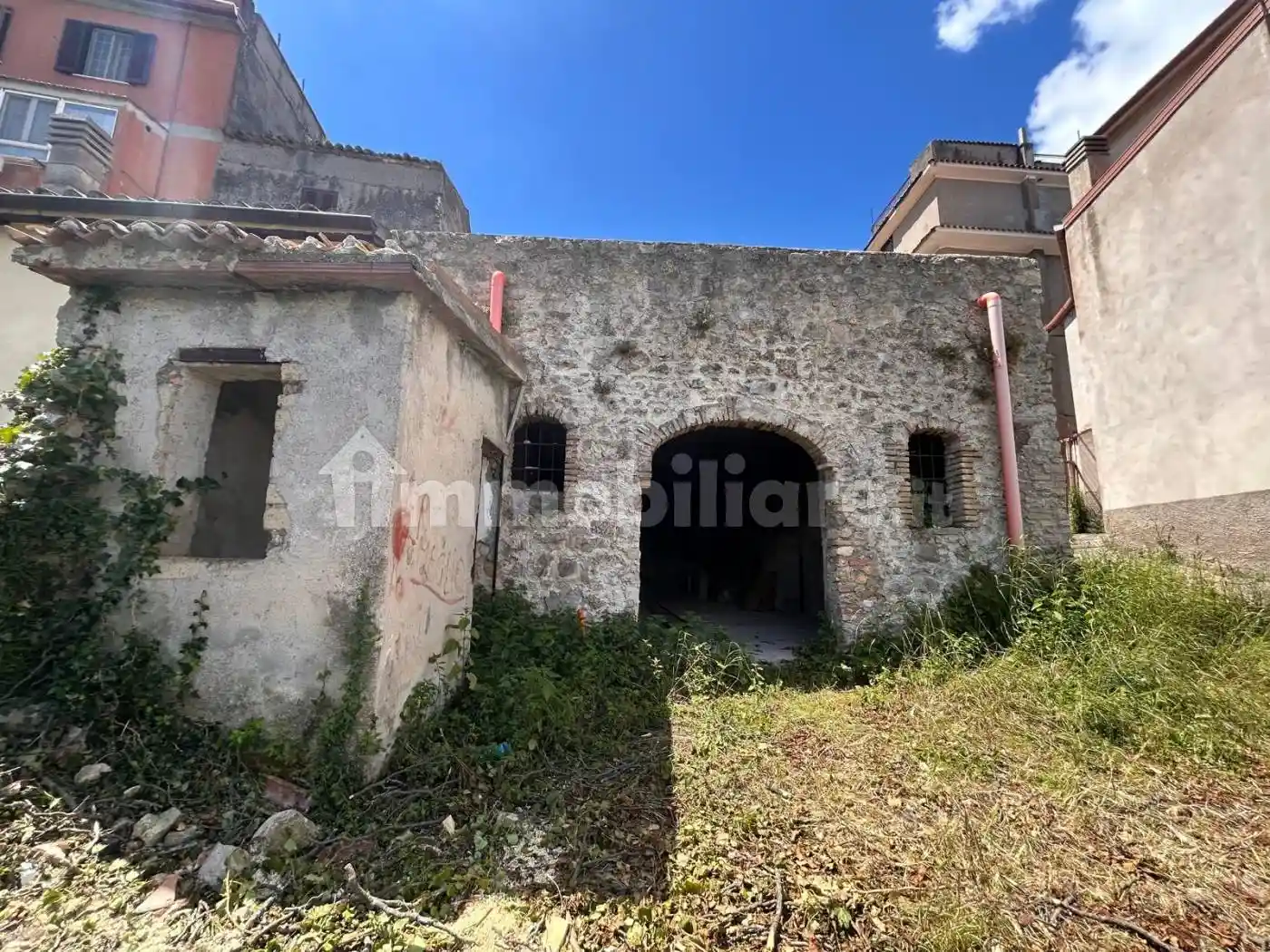 Palazzo - Edificio in vendita a Montorio Romano