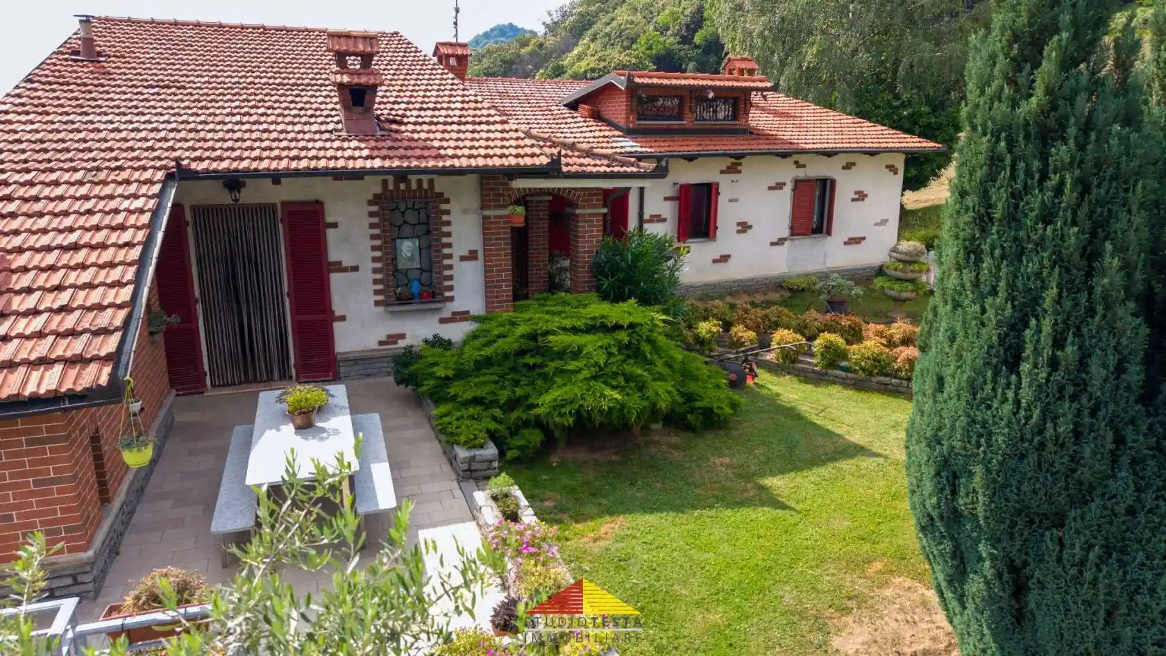 Villa in vendita a Revello