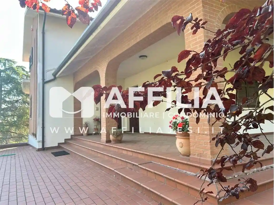 Villa in vendita a Morro d'Alba
