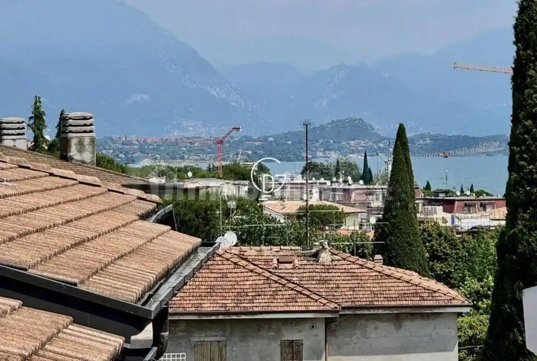 Casa indipendente in vendita a Desenzano del Garda