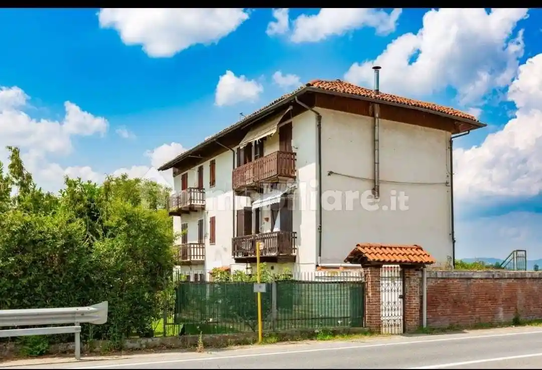 Palazzo - Edificio in vendita a Poirino