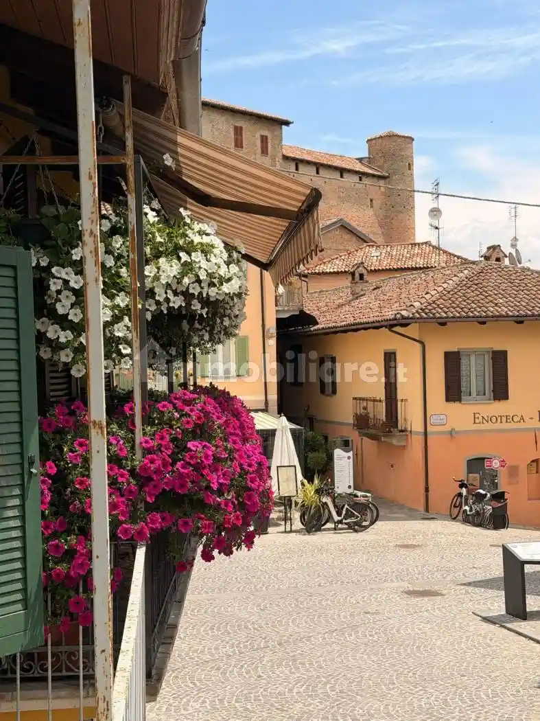 Casa indipendente in vendita a Castiglione Falletto