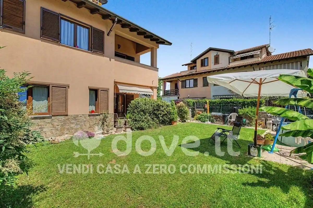 Villa in vendita a Locate Varesino